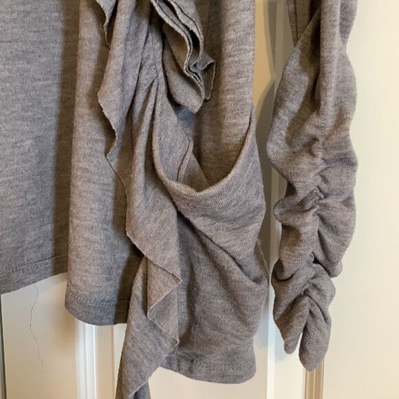 Silvergate Small cardigan w/unique open front gray ruffled/ruched - Picture 2 of 7